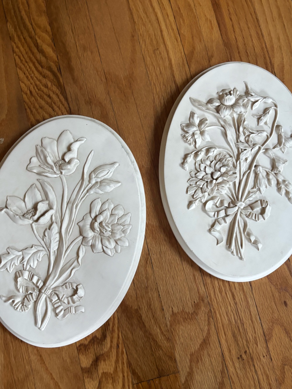 Vintage Floral Relief Oval Wall Plaques